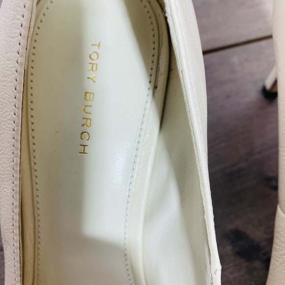 Use woman Tory Burch Eleanor Pointed Toe Pump shoe size 8M
No box - Picture 4 of 12